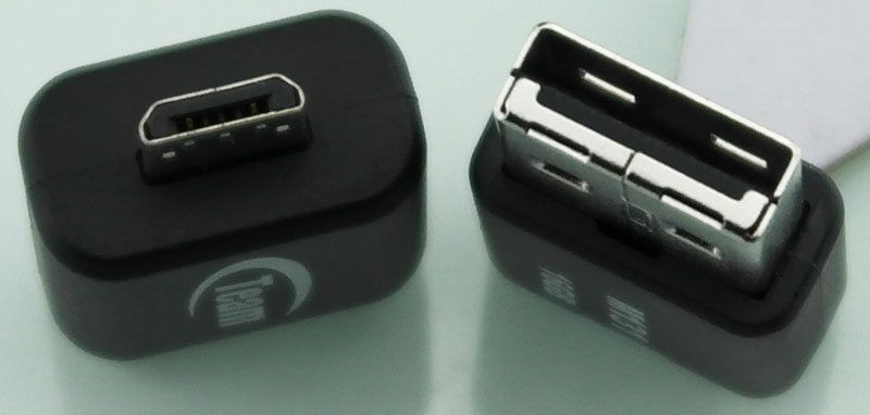 TeamGroup_M131_Dual_USB2_Flashdrive-Photo-Plugs