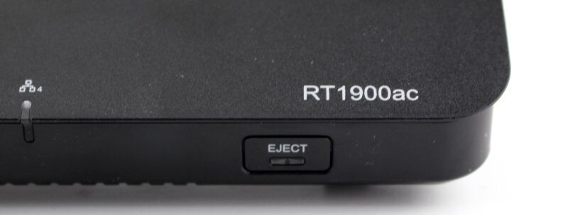 Synology-RT1900ac-Photo-closeup eject