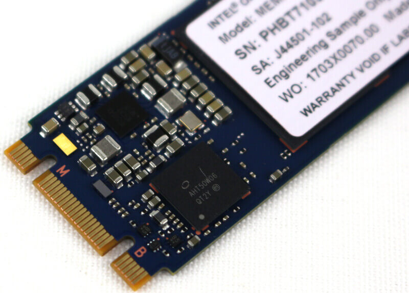 Intel Optane 32GB Photo closeup connector