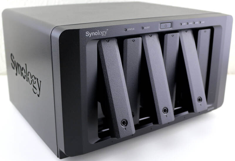 Synology DS1618p Photo view front angle half open
