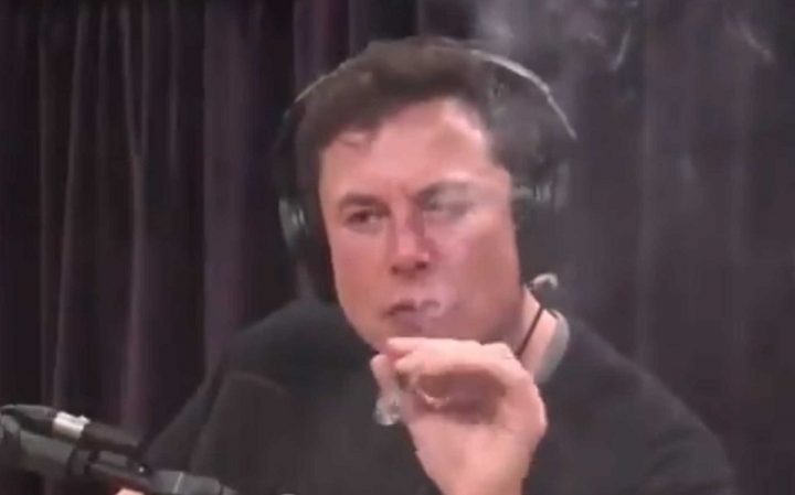 Elon Musk Smokes Weed In Live Interview! | eTeknix