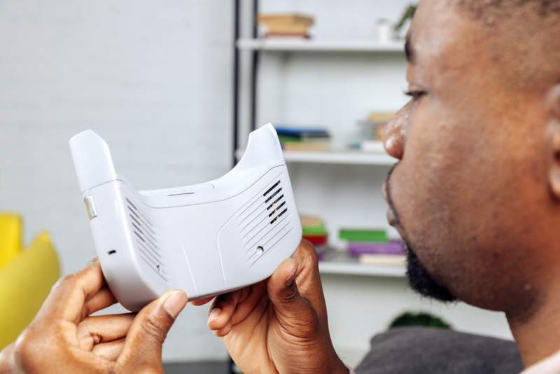 Feelreal Sensory Mask Adds Sense of Smell to Virtual Reality