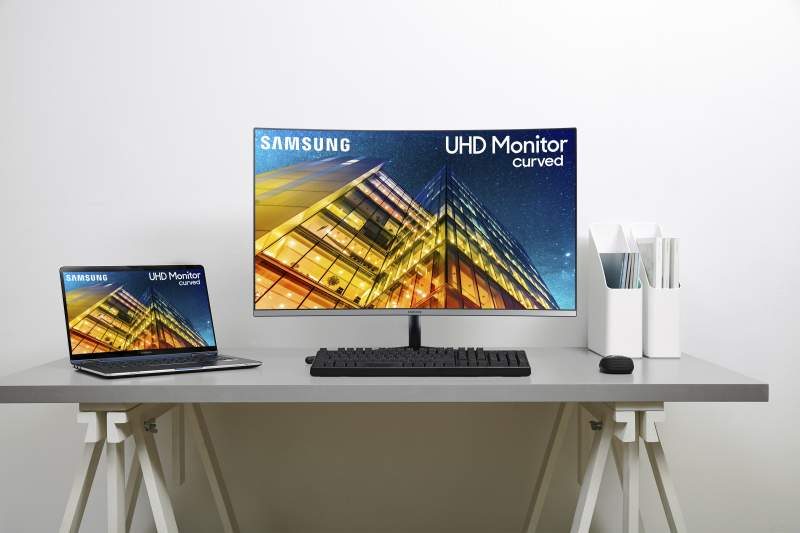 Samsung UR59C 32 Monitor 1