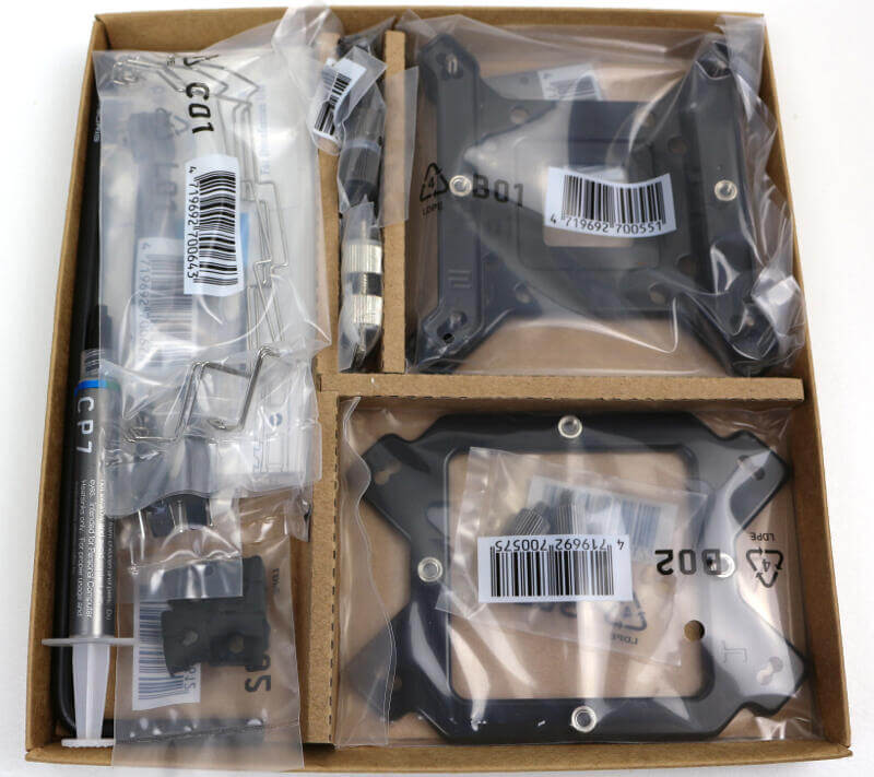 CRYORIG R1 Universal on SP3 Photo box inside