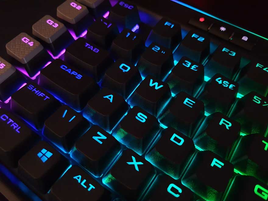 CORSAIR K95 RGB Platinum XT Review - Closer Look