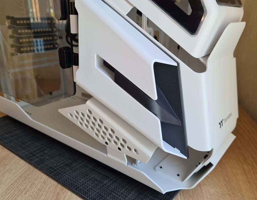 Thermaltake AH T200 Snow Edition Case Review | eTeknix