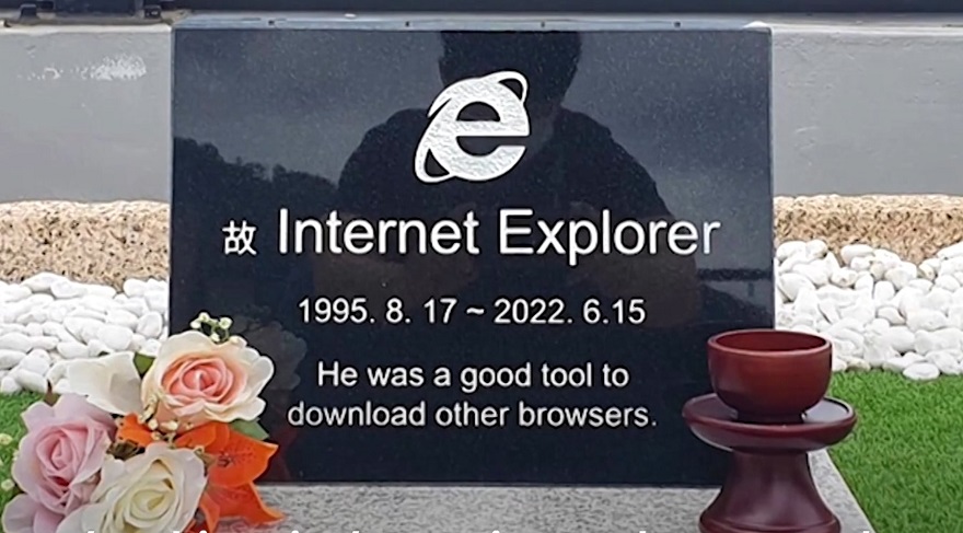 Internet Explorer's Death Gets 'Commemorated' With Tombstone! | ETeknix