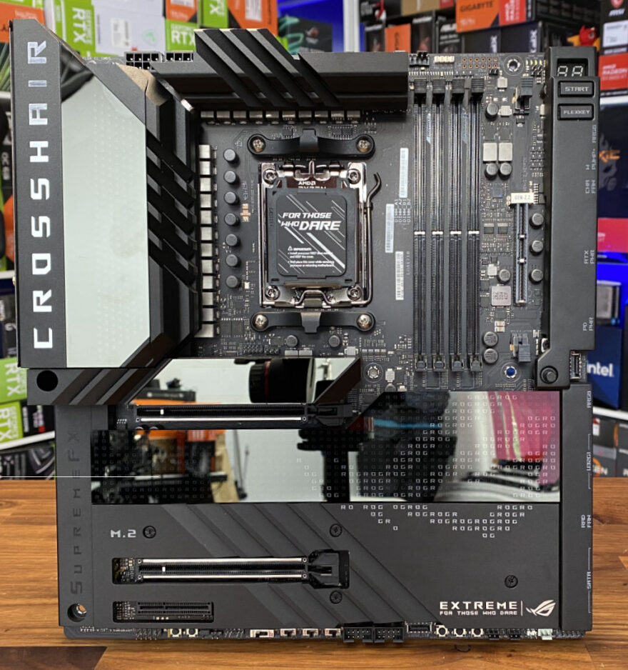 ROG Crosshair X670E Extreme Front 1
