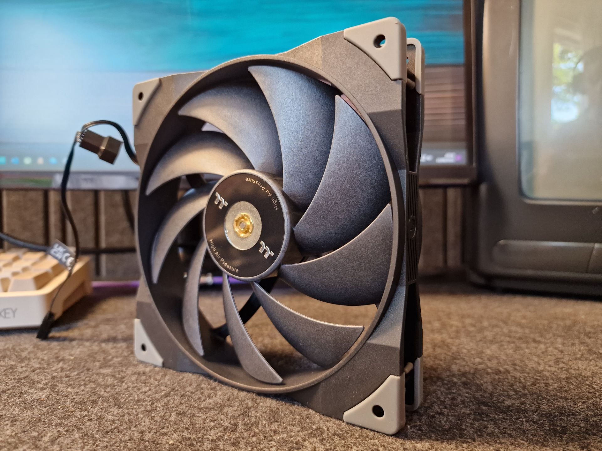 thermaltake swafan gt 14 pc cooling fans review 10 1