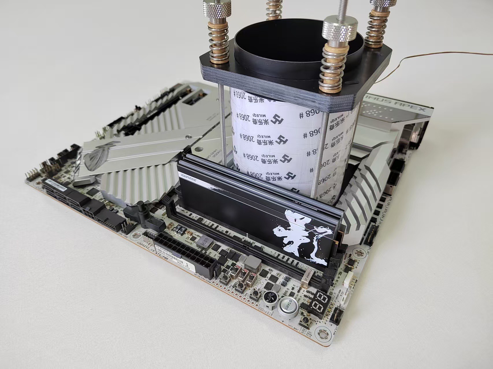 Intel Core i9-14900KF Goes Beyond 9.2 GHz and Sets a New World